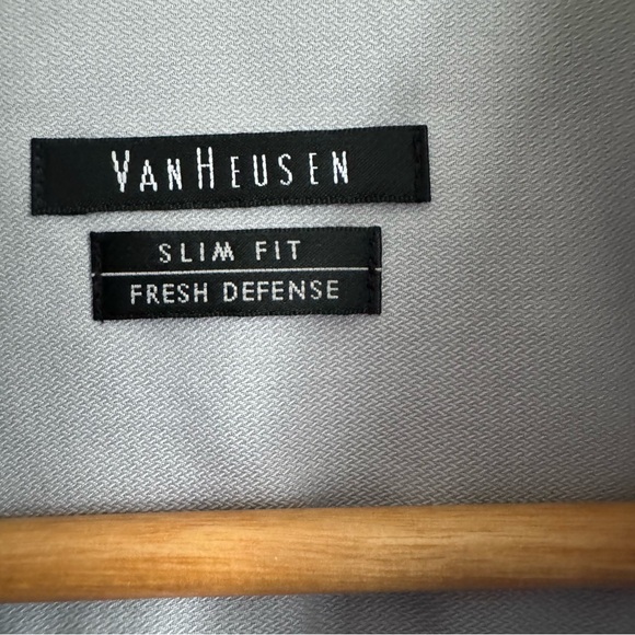 Van Heusen Men’s Gray Dress Shirt Classic Business Size 15 1/2 neck 34/35 arms - Picture 4 of 7